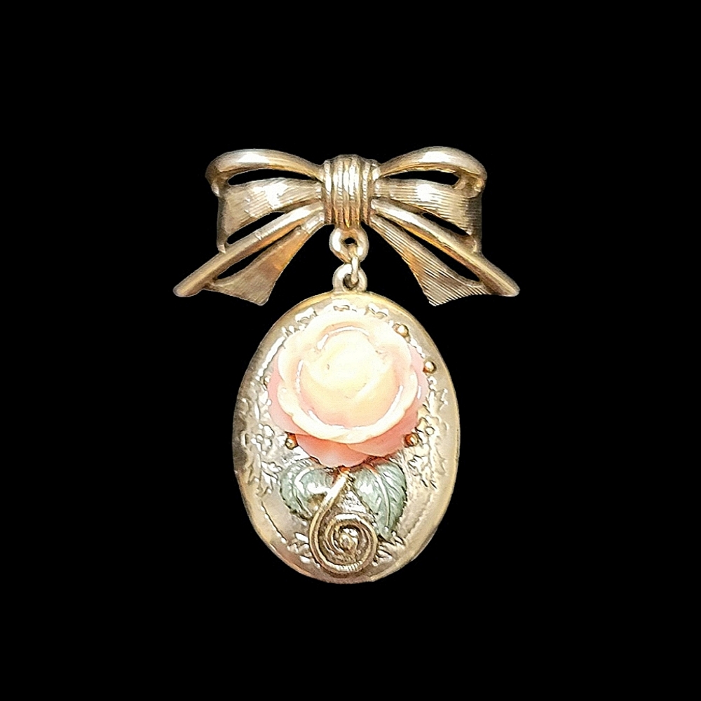 1928 Goldtone Locket Brooch Pin with Peach Flower. 1.25" x 1.75"